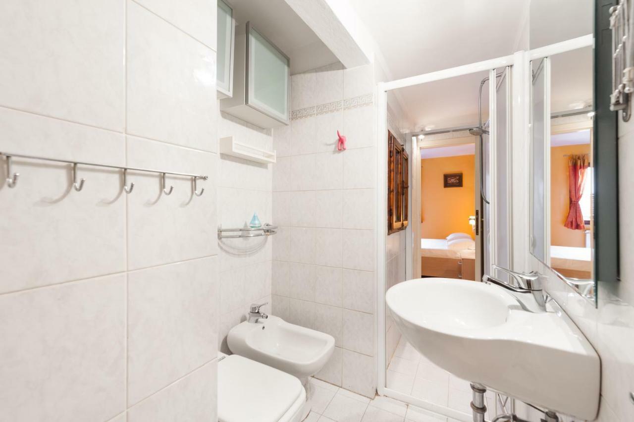 Ferienwohnung Like A Local In Oltrarno Florenz Exterior foto